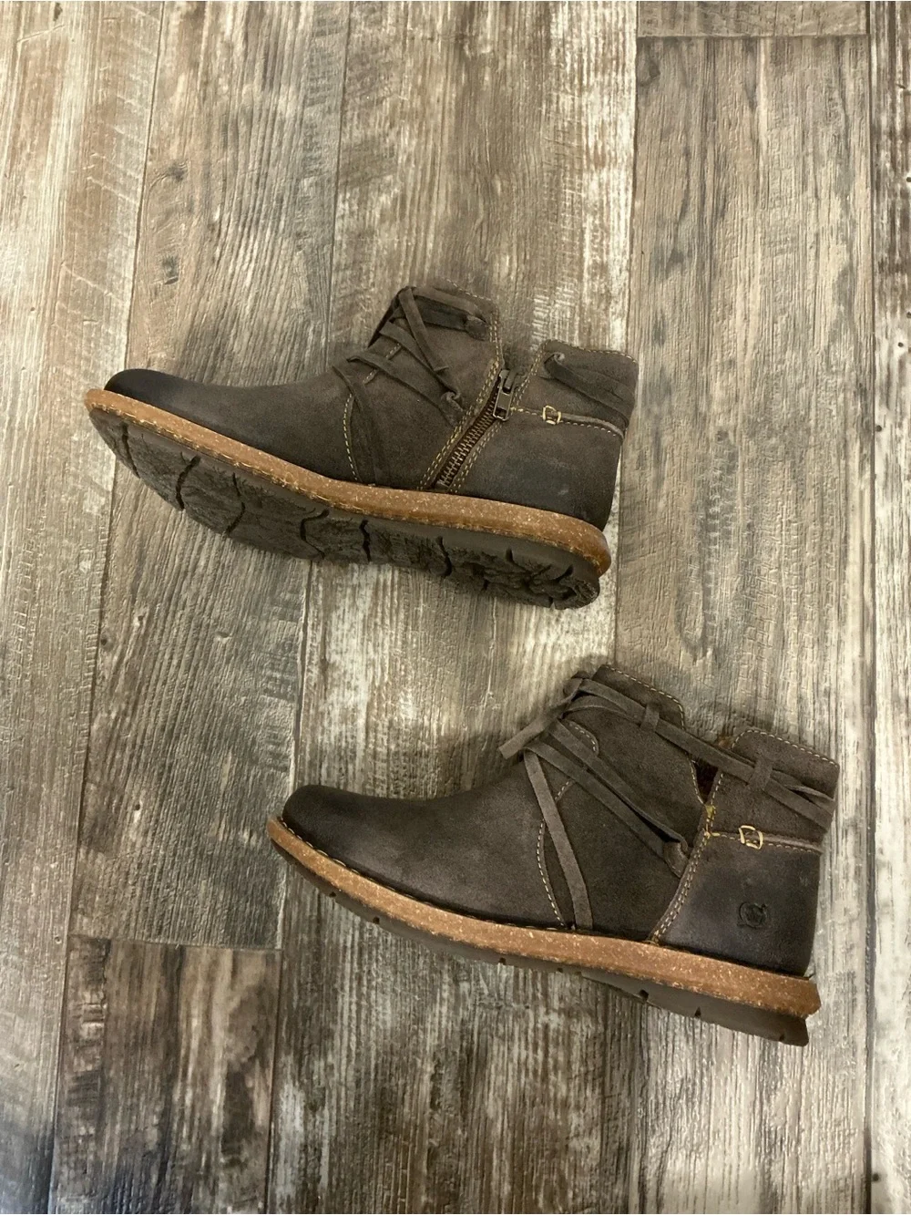 Born Women’s Gray Suede Chukka Boots Size 8
